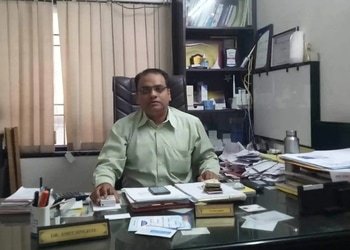 Dr. Amit Singhal